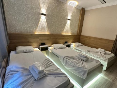 Üç Kişilik Oda yatak düzeni